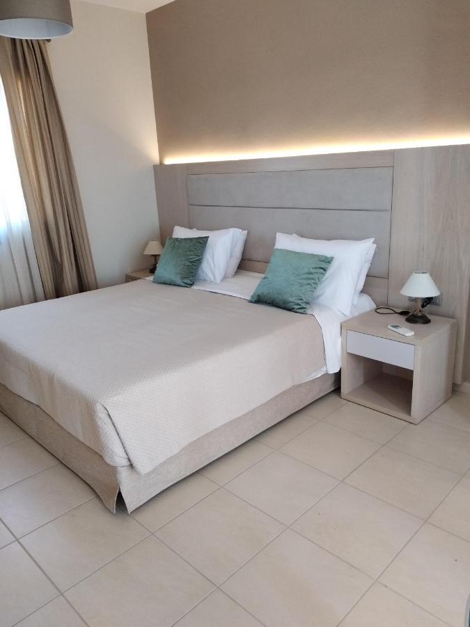 Rita Mare Seafront Villas Heated Pools Γεννάδι Εξωτερικό φωτογραφία