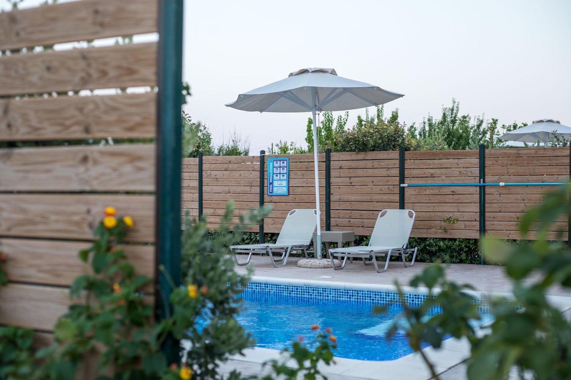 Rita Mare Seafront Villas Heated Pools Γεννάδι Εξωτερικό φωτογραφία
